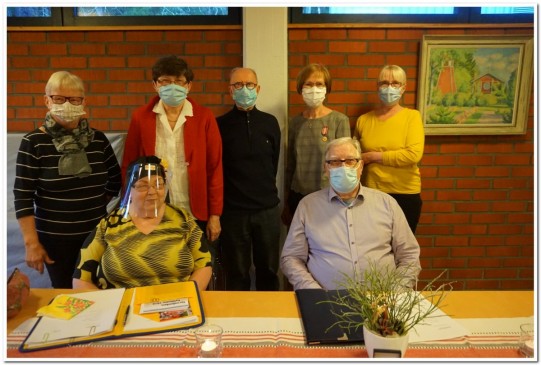 Istumassa Aili Vuori ja Mauri Pulkkinen seisomassa vas. Riitta Hagqvist, Marketta Räsänen, Lauri Koliseva, Anna-Leena Seitsonen ja Kaarin Vuorinen.